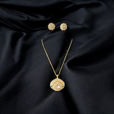 Exquisite Reversed AD Pendant Set In Gold Finish